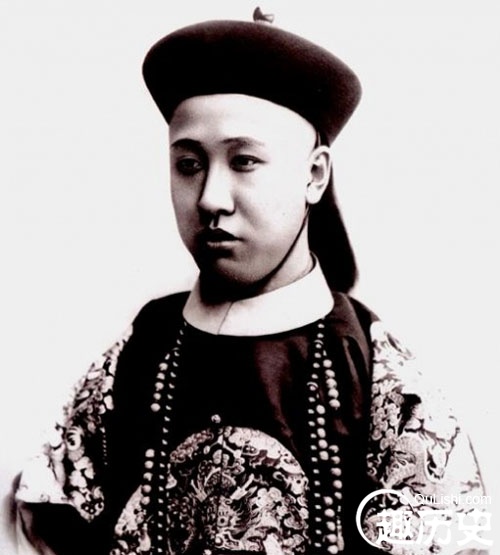 五弟胤祺,康熙帝亲征噶尔丹时,曾领正黄旗大营,后被封为恒亲王
