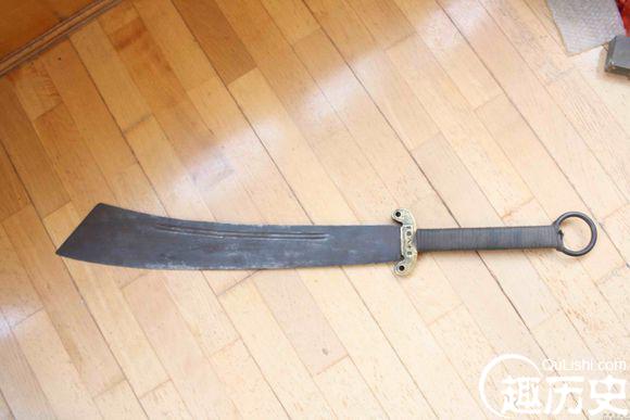 为什么中国抗战大刀上有两道凹槽?放血用的吗 - 我爱古诗