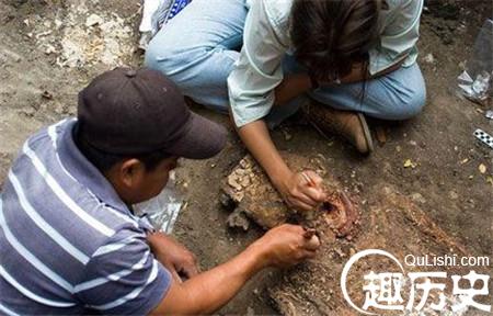 墨西哥考古学家发现用活人殉葬金字塔古墓
