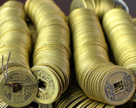 而一两银子兑换一贯钱,也是明朝朱元璋定下的规矩,用这个标准去算宋代