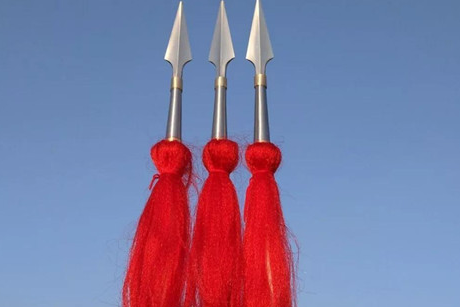 冷兵器红缨枪的枪头为什么带红缨呢? - 我爱古诗