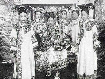 清朝皇帝为什么只能和皇后过夜 皇帝是不是在怕其他妃子 - 我爱古诗