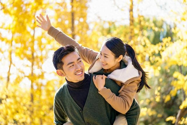 出轨信号！八大特征揭示女性的不忠倾向，男人们务必警觉！