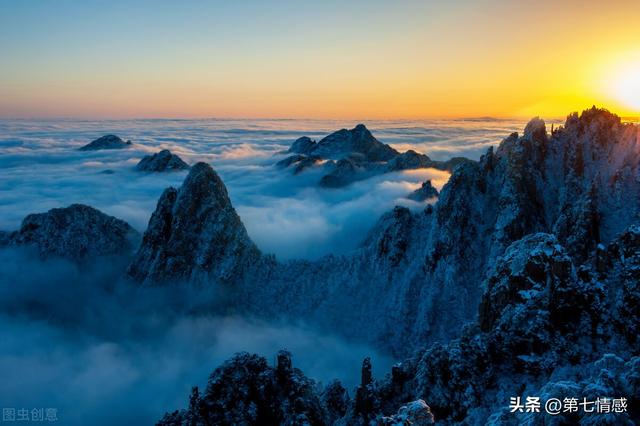 1. 内心安慰与心理慰藉：梦到已故家人可以带来内心的慰藉和安慰，让人感到他们仍然存在于心中，并提供一种与过去联系的机会。

2. 梦境中的教益与启示：梦到已故家人还可能为我们提供一些指引、警示或启示，帮助我们在现实生活中做出更明智的决策。

3. 对人生的重新思考与珍惜：梦到死去的家人可以引发对生命的反思，提醒我们珍惜眼前的人和时刻，倾向于更加重视家人、亲人和关系的重要性。