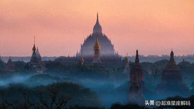 11月底,水瓶座:爱情与财运双丰收,幸福光芒绽放!