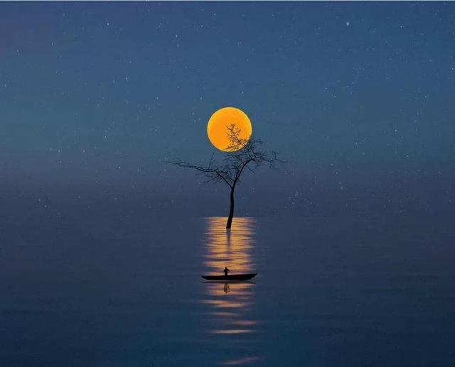 十二星座男的情感方式：挑逗与渴望

在上一篇中，我们已经讨论了七个星座男的情感方式。现在，让我们来谈谈剩下的五个星座男，看看他们在感情中最吃女生哪一套。

天秤座（09.23-10.22）：浪漫主义者

天秤座男子是个浪漫主义者，他们喜欢用温柔和体贴的方式来吸引女生。他们懂得如何制造浪漫的情景，如烛光晚餐、送花、写情书等等。天秤座男子善于倾听和表达自己的情感，他们的浪漫举动会让女生感觉被宠爱和珍视。

射手座（11.22-12.21）：自由奔放者

射手座男子是自由奔放的冒险家，他们很有魅力且喜欢独立自由