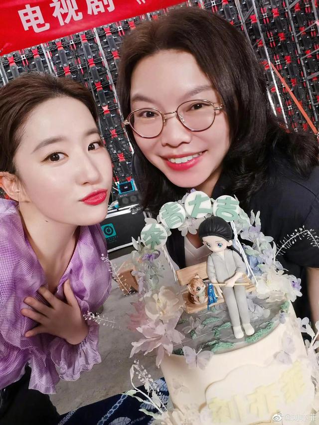 与水瓶座的相处之道:聪明才智与尊重的关键