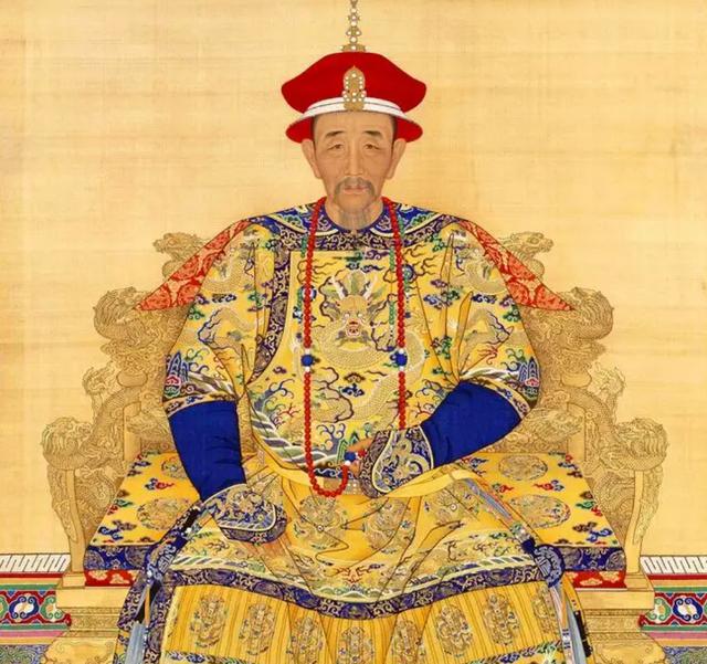 康熙第一次见到只有10岁的孙子乾隆,“吃惊”到放下酒杯的原因是什么?