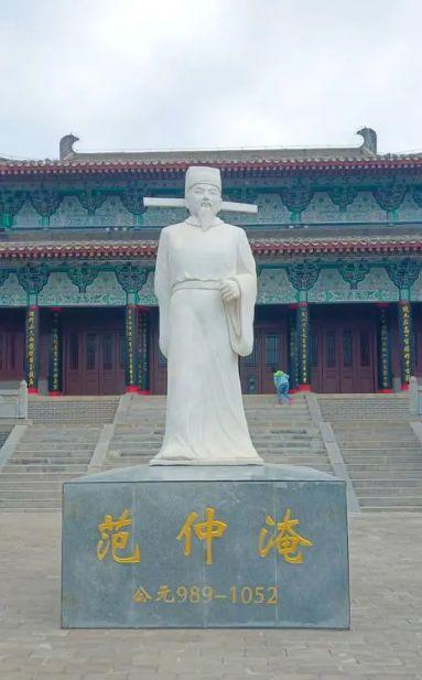 范仲淹的“荒年三策”竟然带来了大丰收，灾民对他感激不尽。