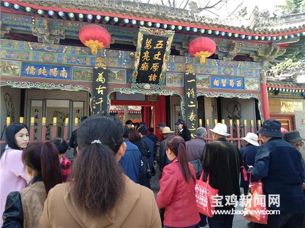 到寶雞五丈原古廟會游玩，感受熱鬧氛圍！