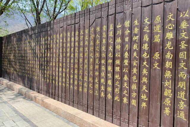 劉勰：中國古代文學評論家和編者
